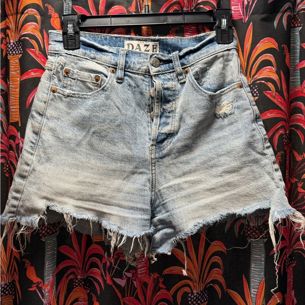 Daze Women's Distressed Jean Shorts - Light Blue